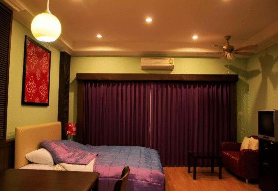 Hill Top Service Suites Bang Lamung Rum bild
